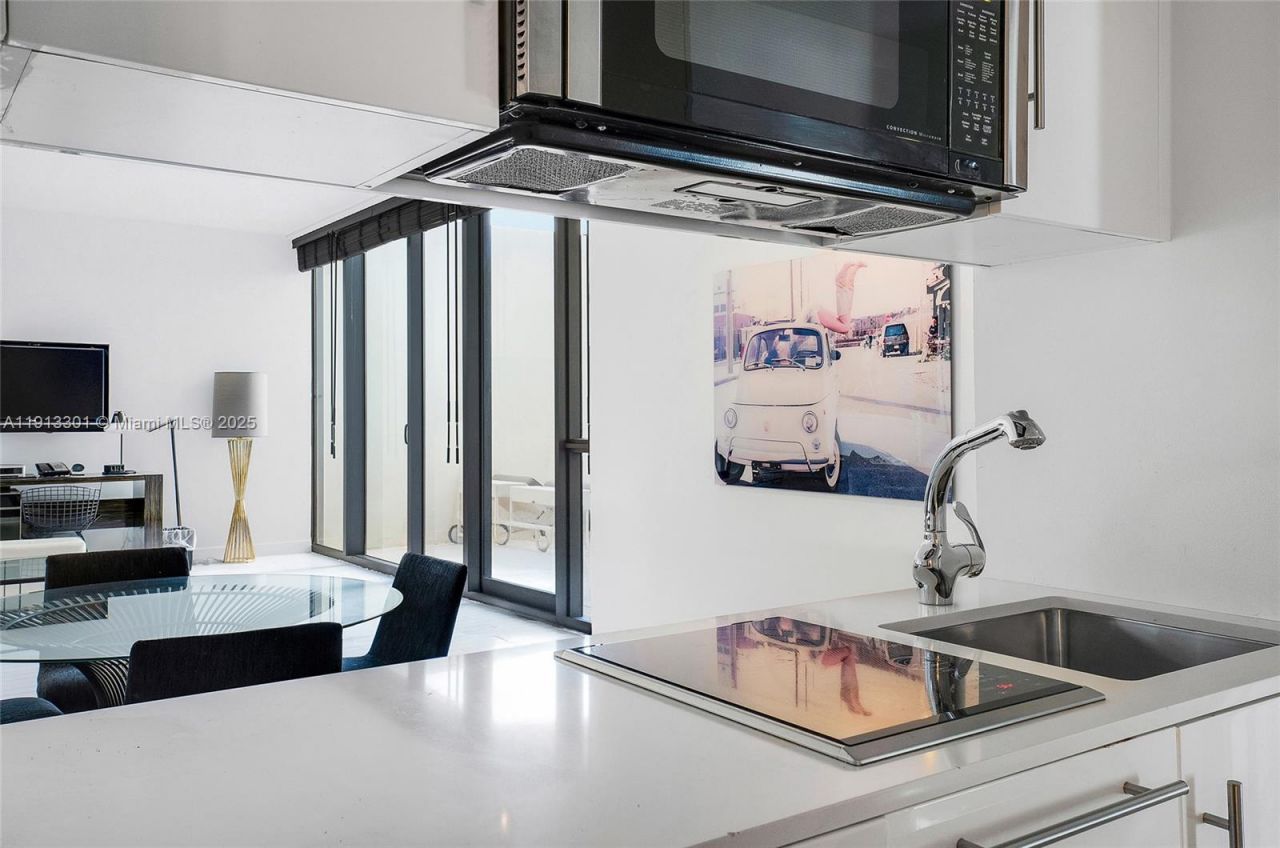 2201 Collins Ave, Unit 431, Miami Beach, FL 33139 Photo