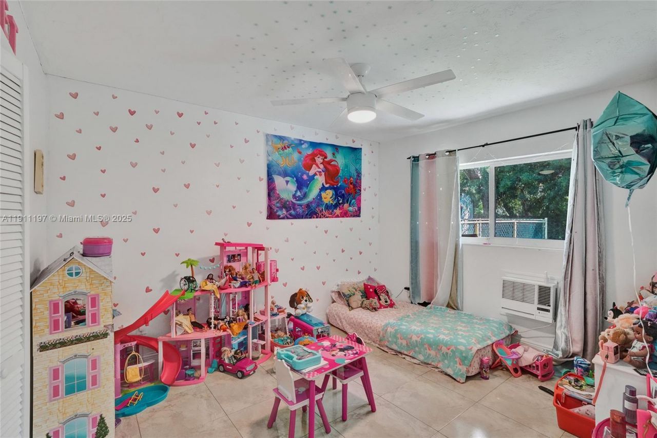 2 NE 160th St, Miami, FL 33162 Photo