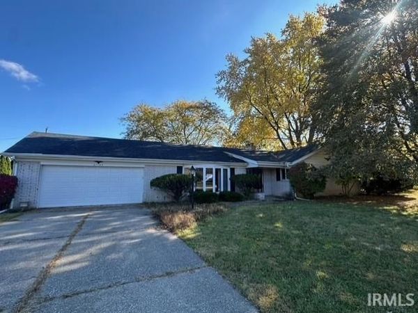 61540 Elderberry Lane, South Bend, IN 46614