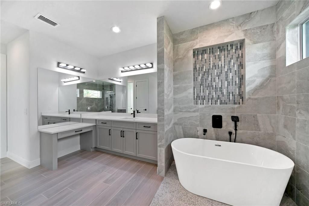 3102 SE 18th Pl, Cape Coral, FL 33904 Photo