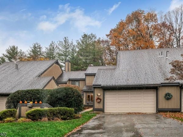 444 Bromley Pl, Wyckoff, NJ 07481