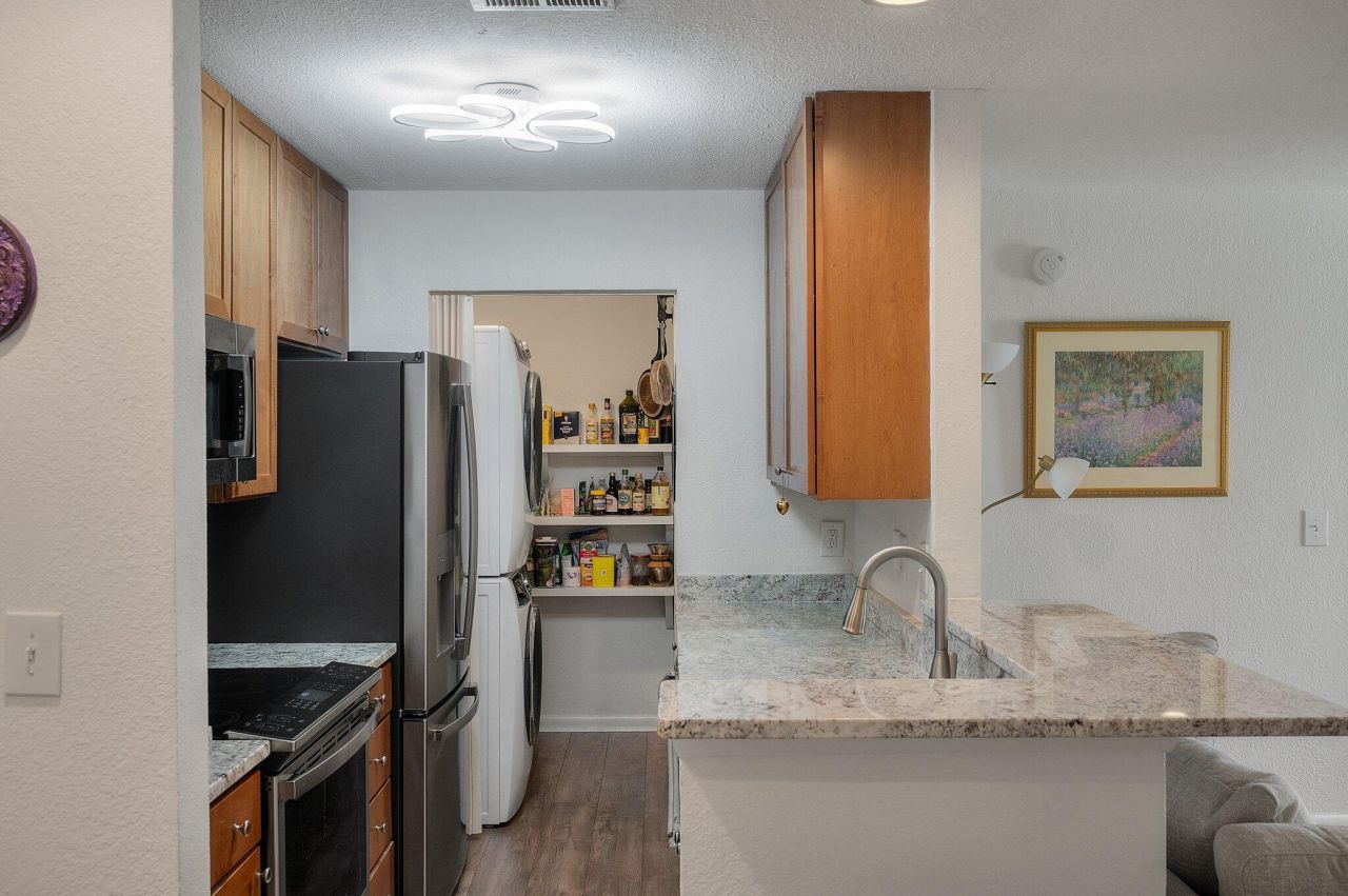 264 Alexandra Drive Photo 14