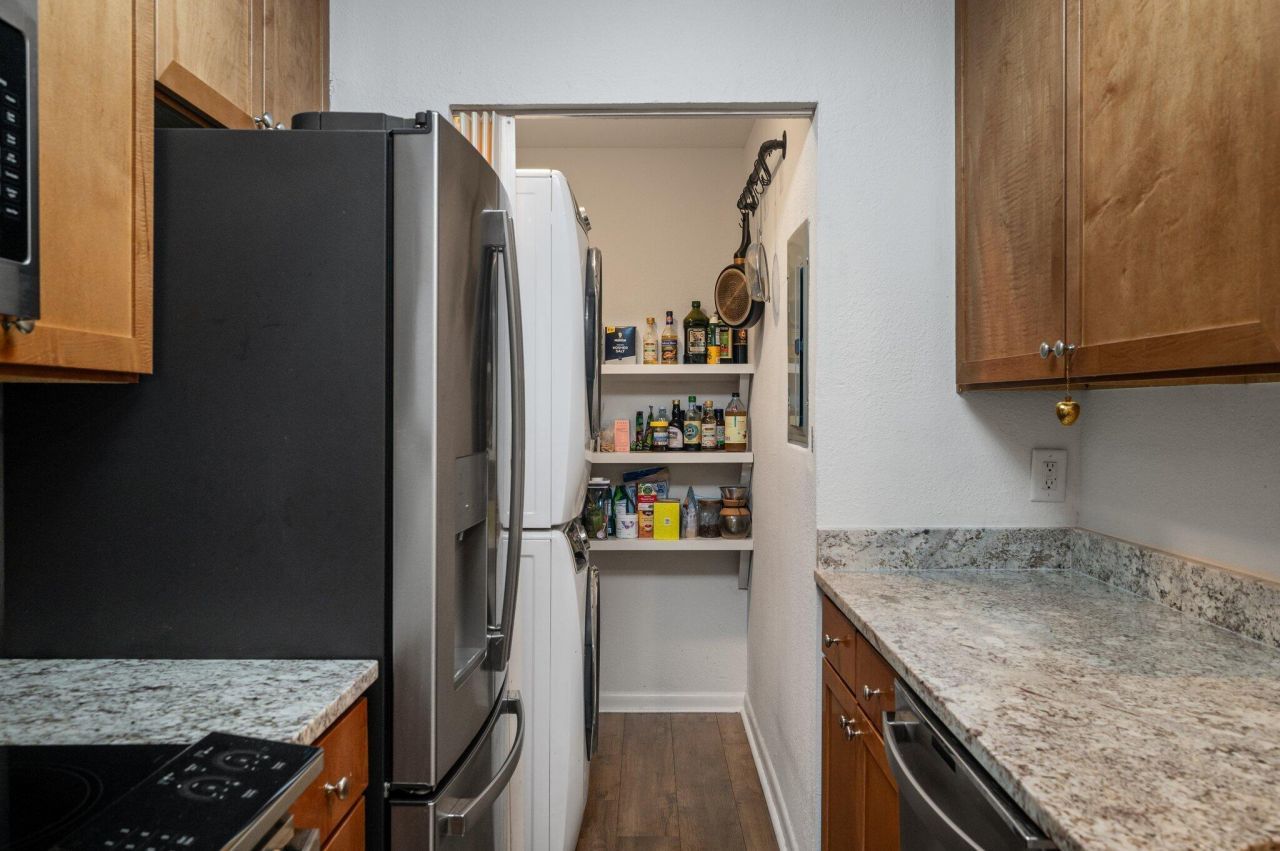 264 Alexandra Drive Photo 16