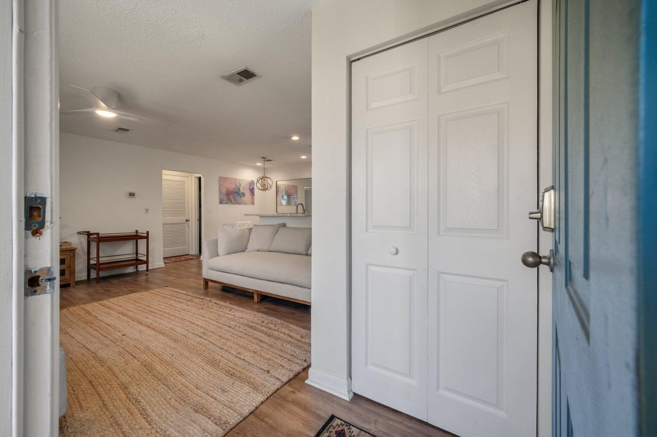 264 Alexandra Drive Photo 2