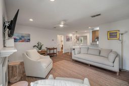 264 Alexandra Drive photo 4