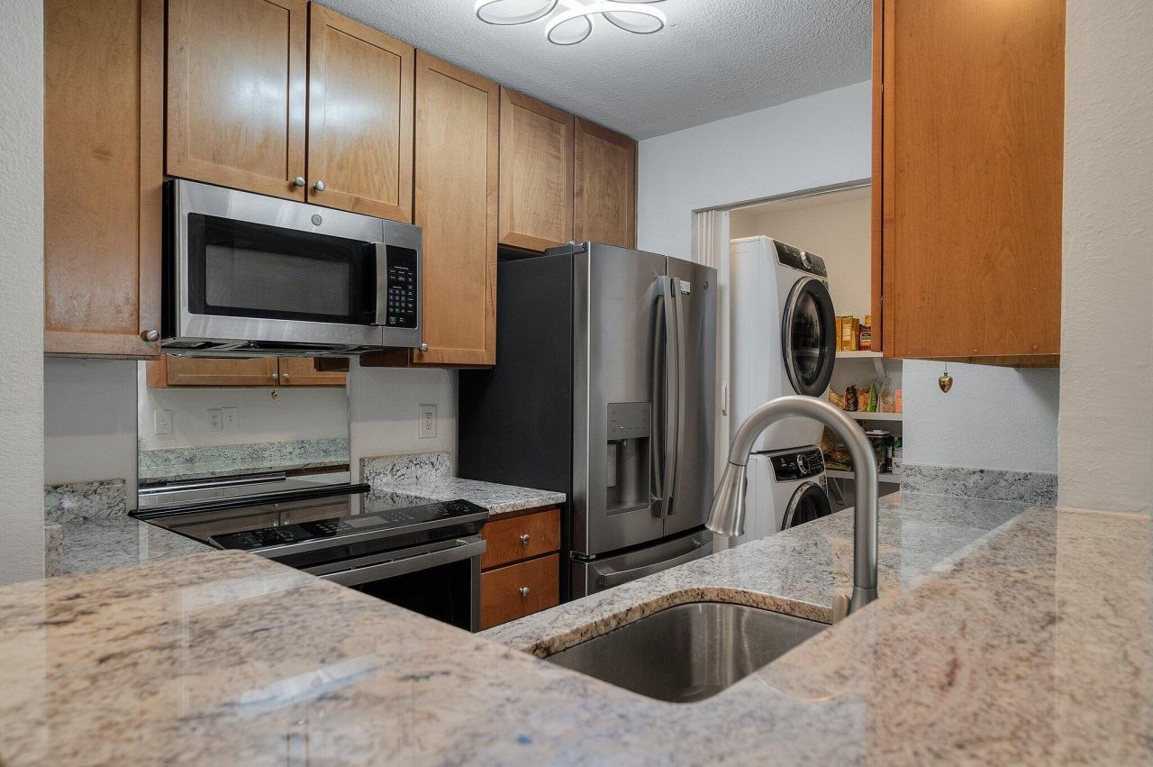 264 Alexandra Drive Photo 6