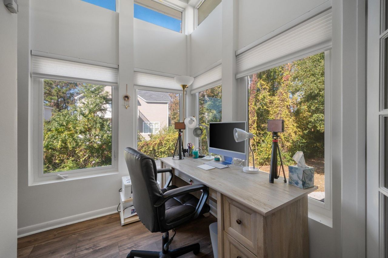 264 Alexandra Drive Photo 8