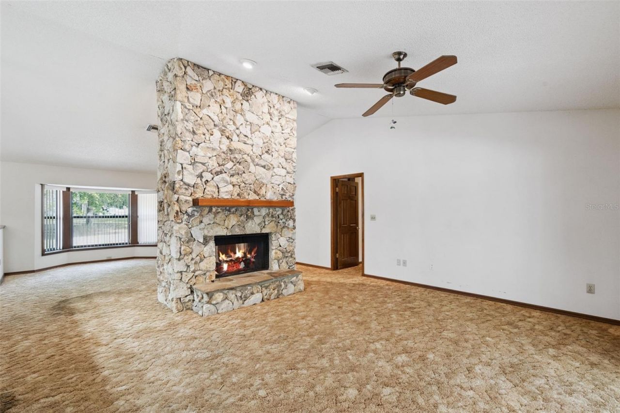 624 Hull Island Drive, Oakland, FL 34787 Photo