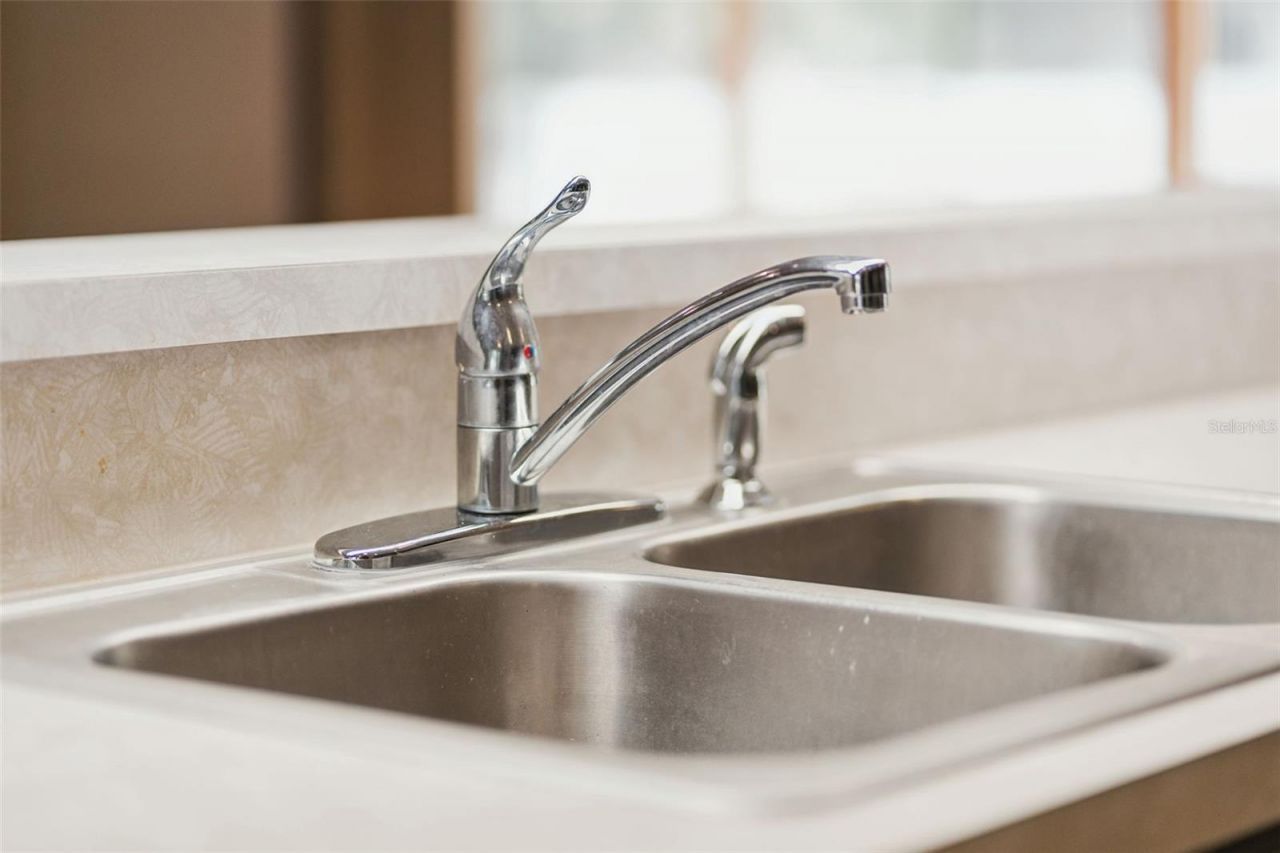 624 Hull Island Drive, Oakland, FL 34787 Photo