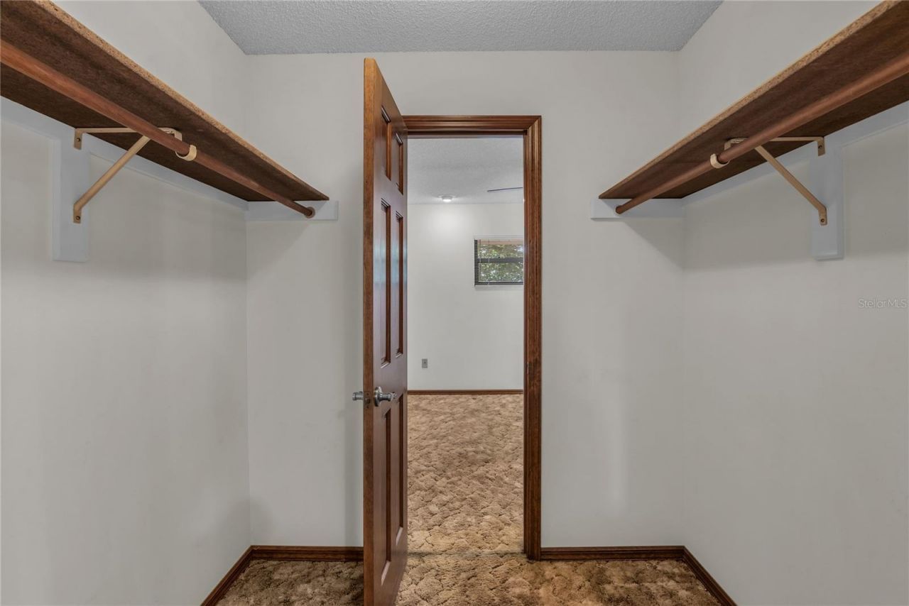 624 Hull Island Drive, Oakland, FL 34787 Photo