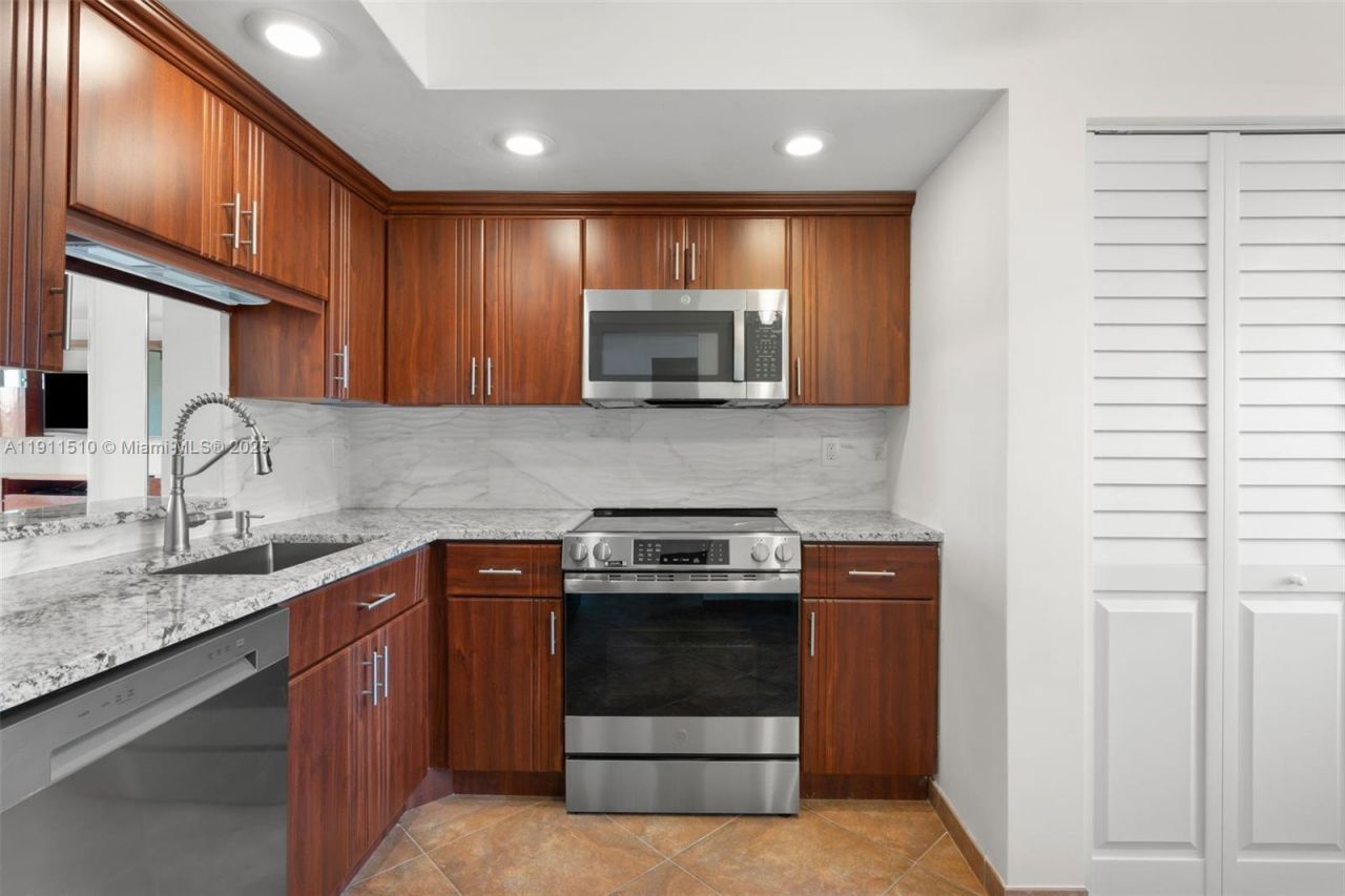 7640 NW 18th St, Unit 301, Margate, FL 33063 Photo