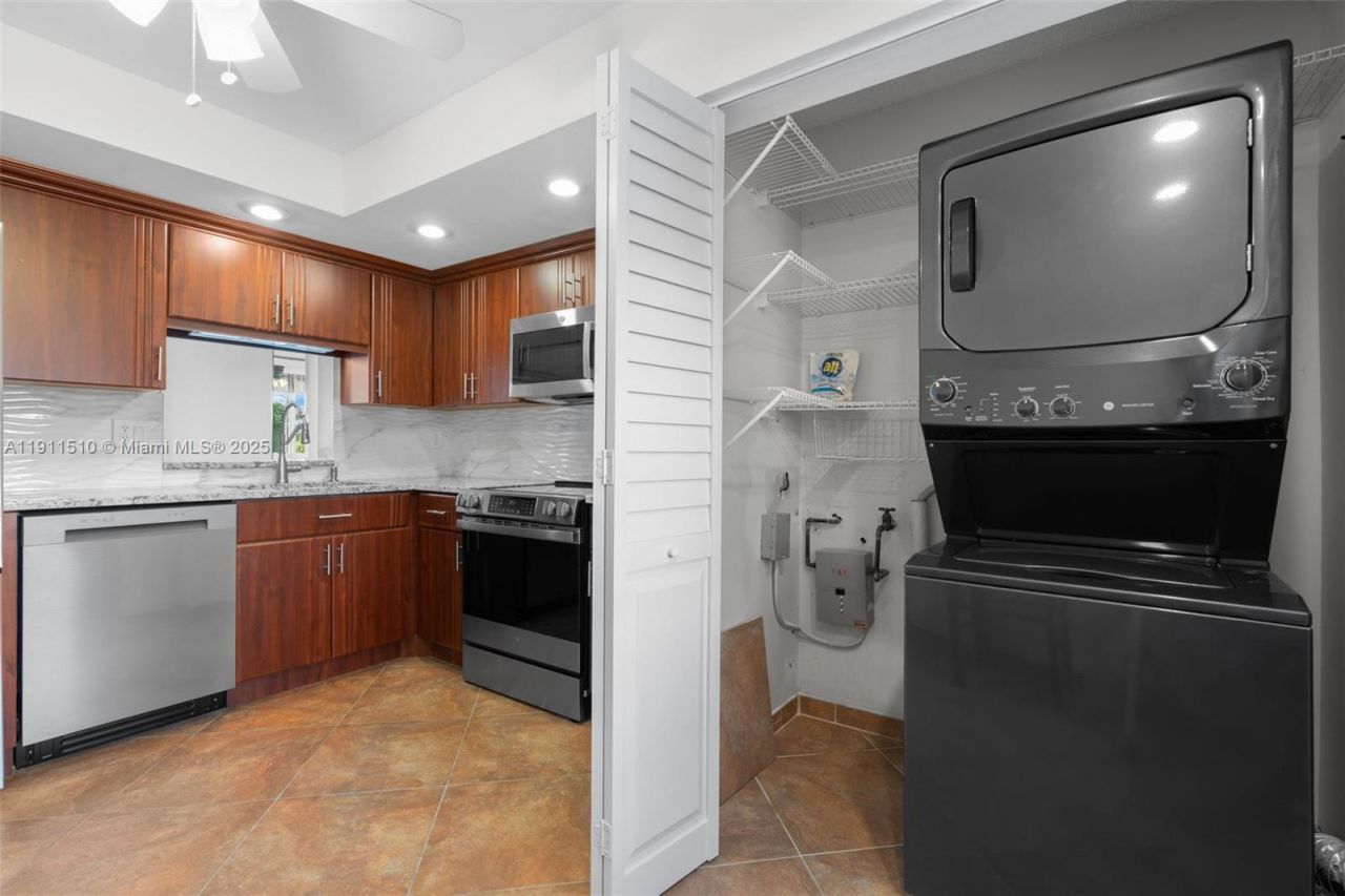 7640 NW 18th St, Unit 301, Margate, FL 33063 Photo