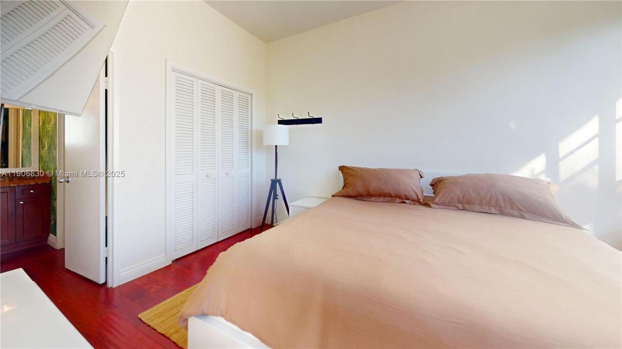 500 Three Islands Blvd, Unit L 25, Hallandale Beach, FL 33009 Photo