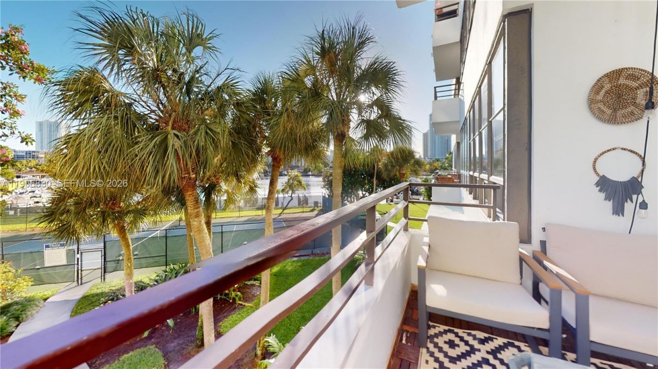 500 Three Islands Blvd, Unit L 25, Hallandale Beach, FL 33009 Photo