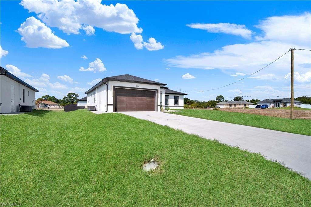 914 Manresa Ave S, Lehigh Acres, FL 33974 Photo