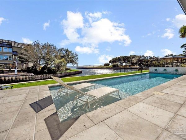 1294 Soundside Landing Ct, Gulf Breeze, FL 32563