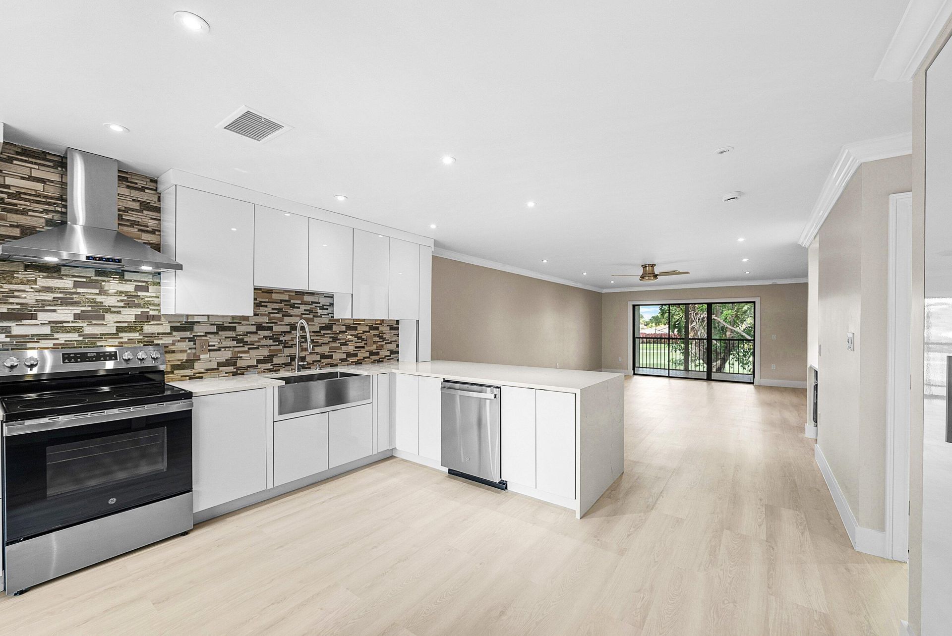 18 Stratford Drive E, Unit F, Boynton Beach, FL 33436 Photo