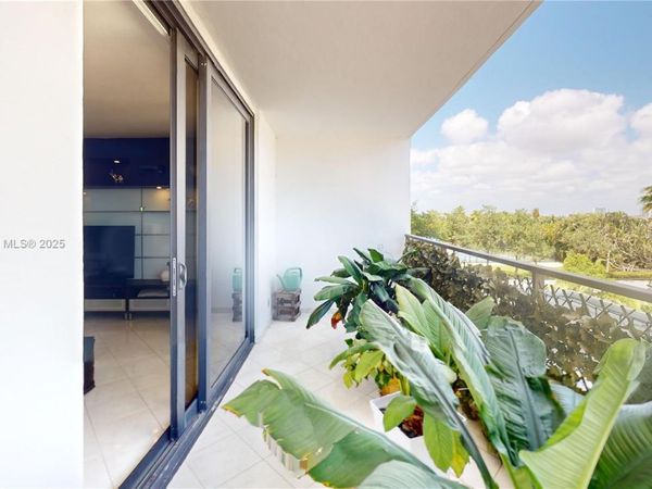 2500 PARKVIEW DR, Unit 507, Hallandale Beach, FL 33009