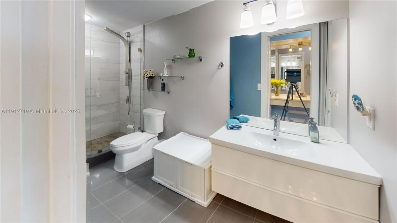 2500 Parkview Dr, Unit 507, Hallandale Beach, FL 33009 Photo