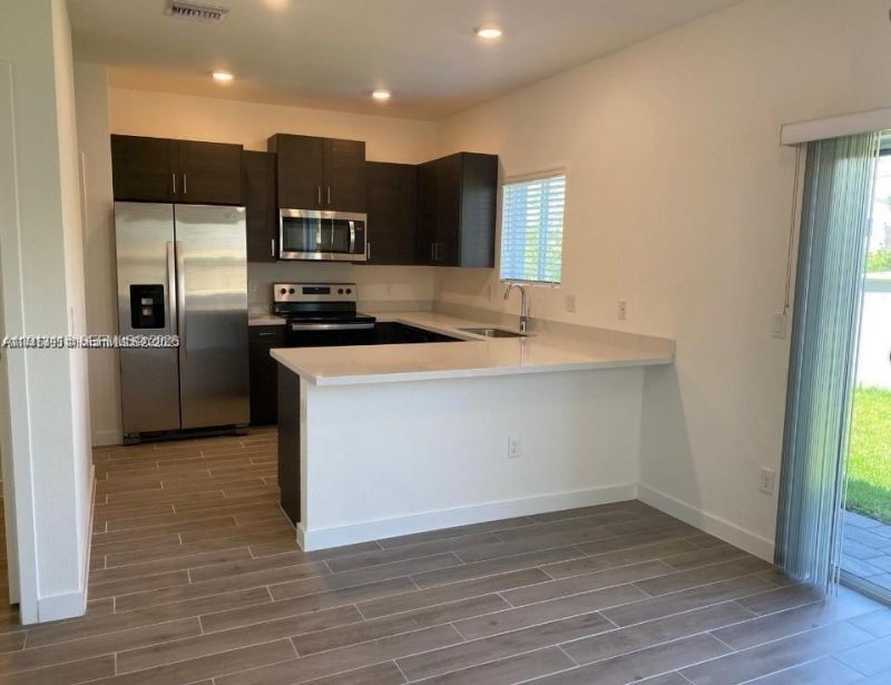 871 SE 16 Ct, Miami, FL 33034 Photo