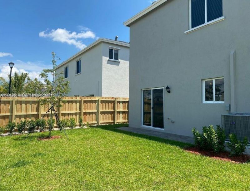 871 SE 16 Ct, Miami, FL 33034 Photo