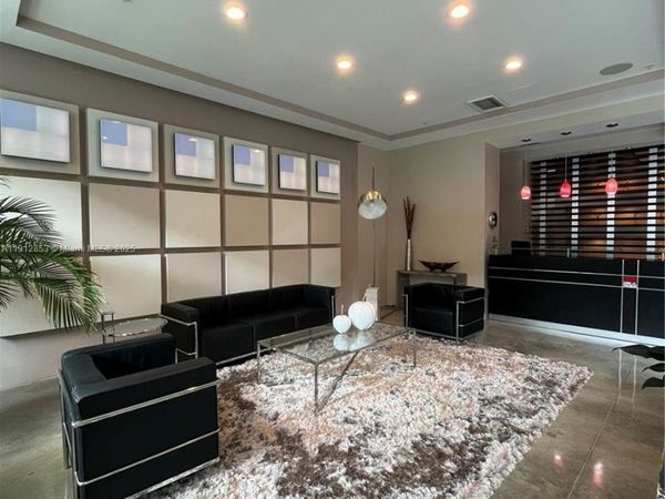 313 NE 2nd St, Unit 802, Fort Lauderdale, FL 33301