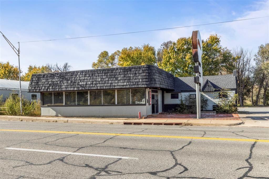 1416 N Grand Avenue, Enid, OK 73701 Main Photo