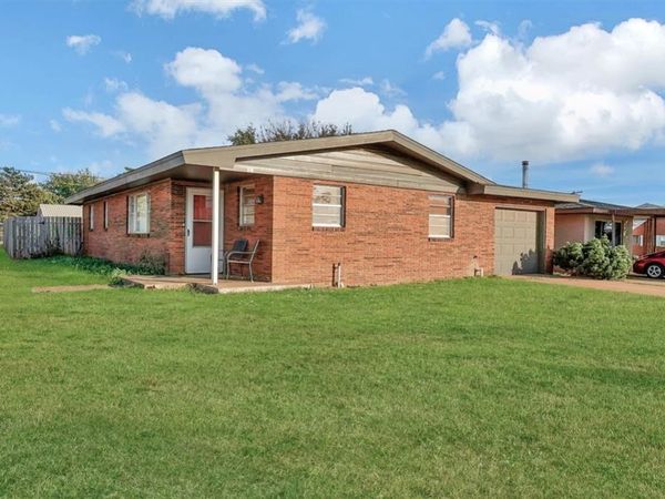 18 E Anchor Drive, Sayre, OK 73662