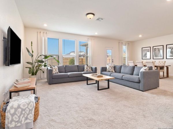 6611 Runaway Row, Converse, TX 78109