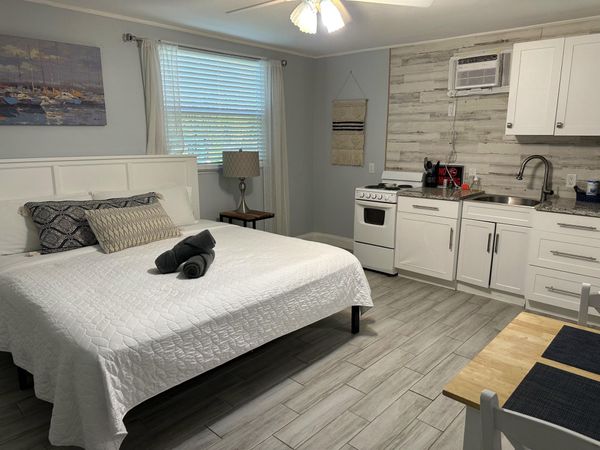 1258 Beach Road, Unit 9 Studio, Singer Island, FL 33404