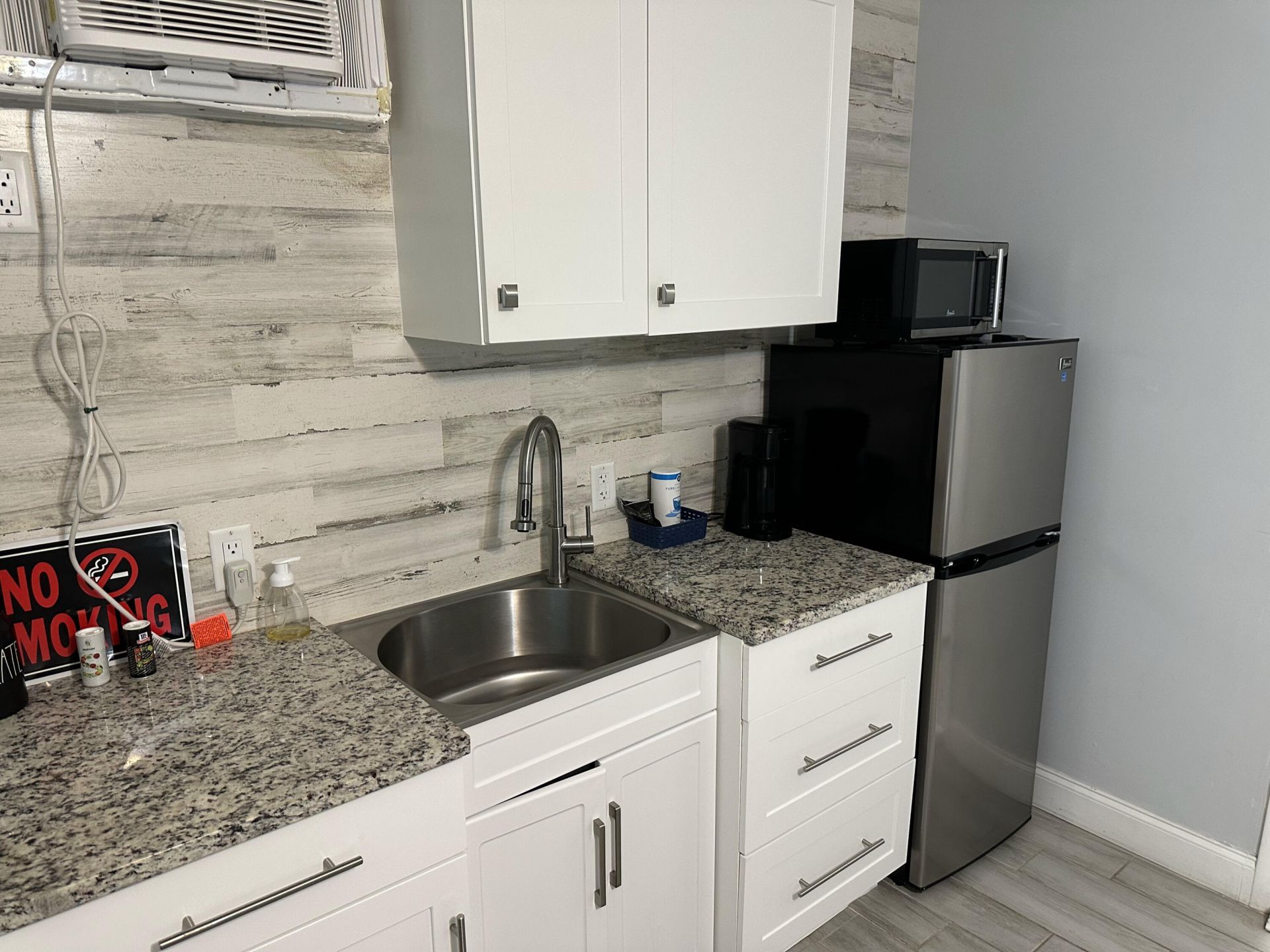 1258 Beach Road, Unit 9 Studio, Singer Island, FL 33404 Photo