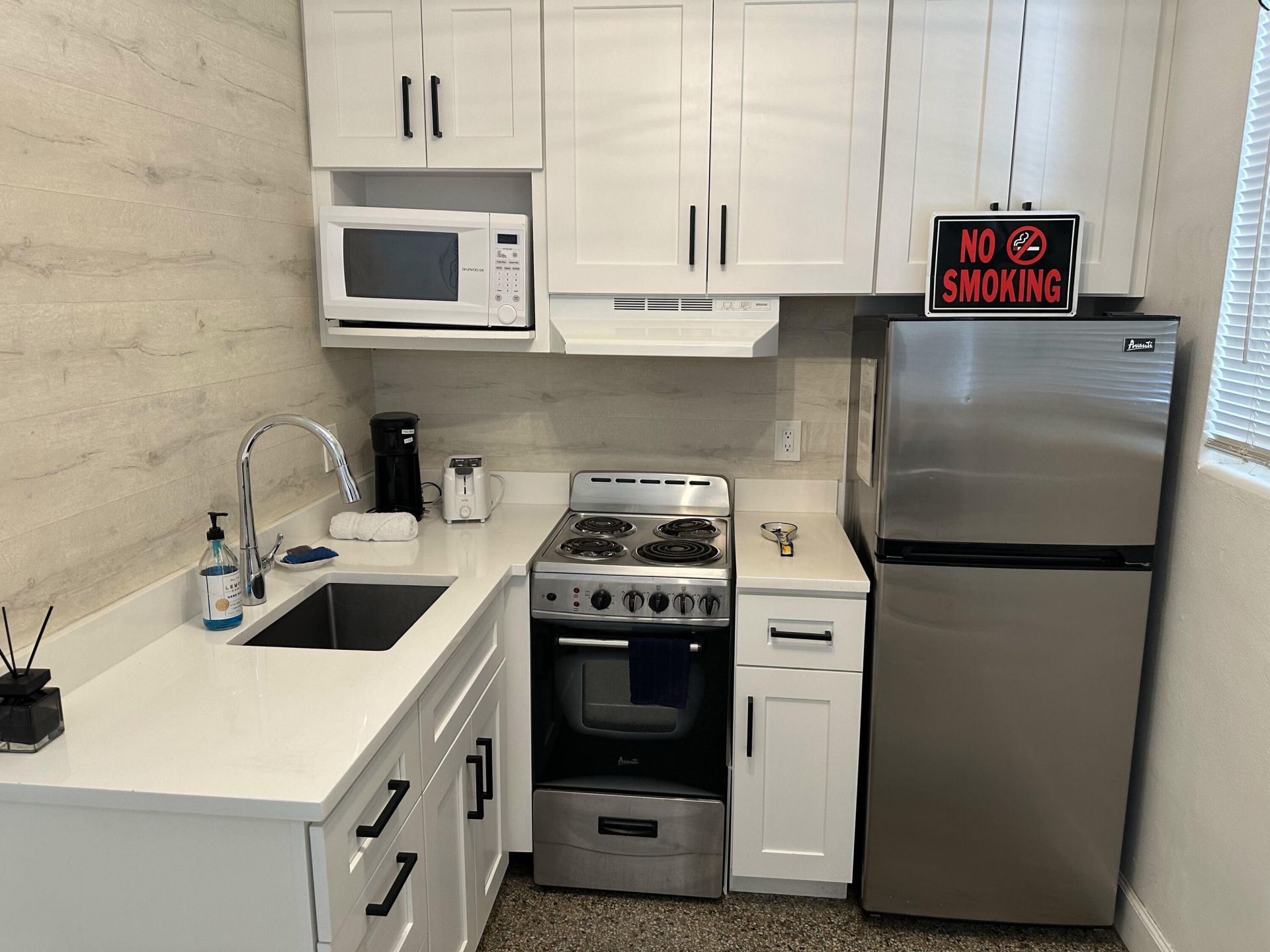 1258 Beach Road, Unit 7, Singer Island, FL 33404 Photo