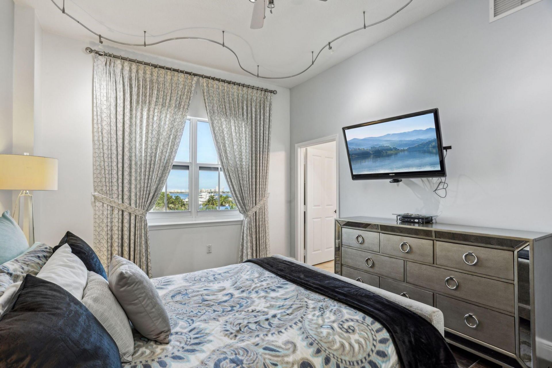 3960 N Flagler Drive, Unit 402, West Palm Beach, FL 33407 Photo