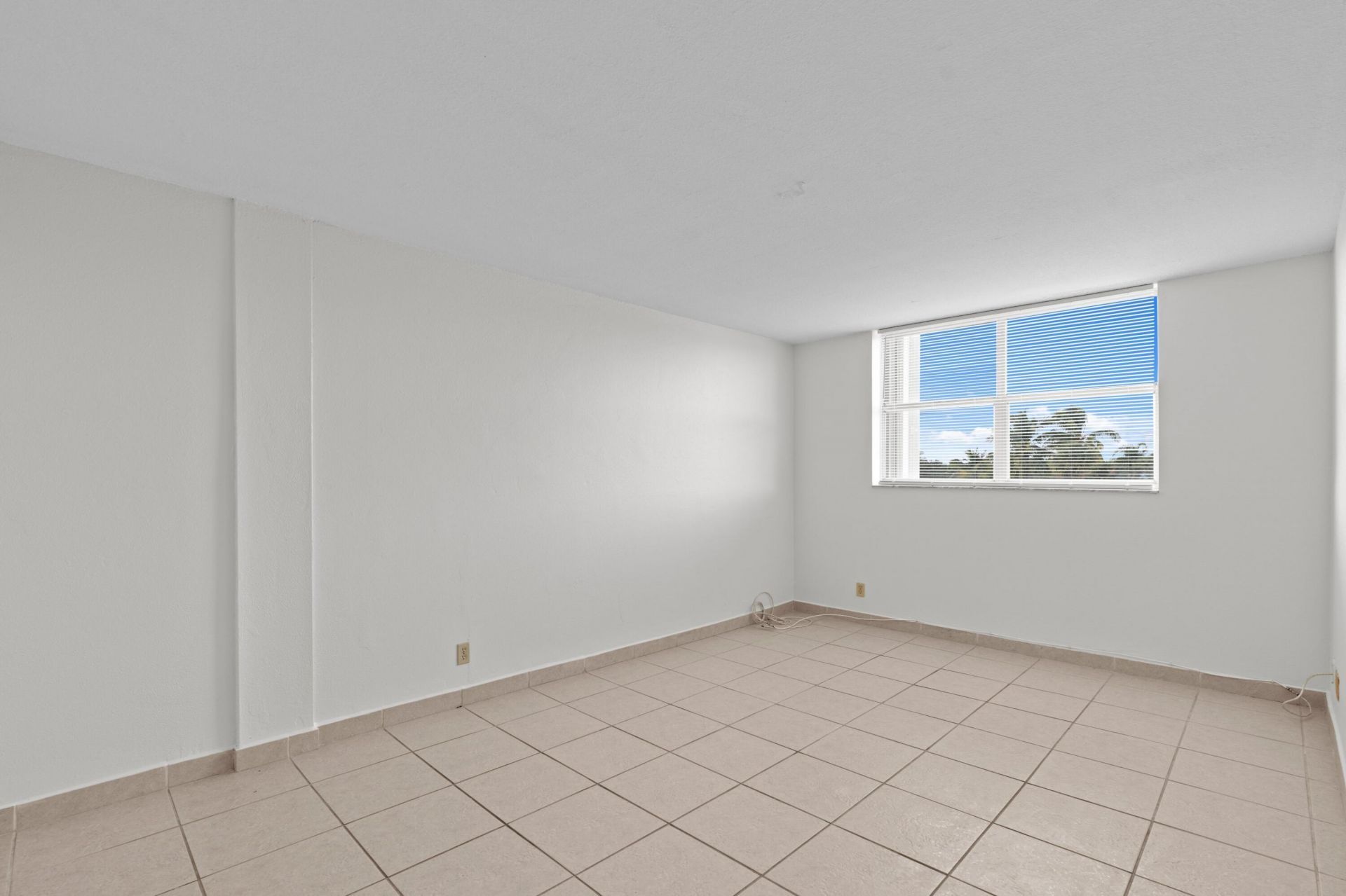 500 Executive Center Drive, Unit 3e, West Palm Beach, FL 33401 Photo