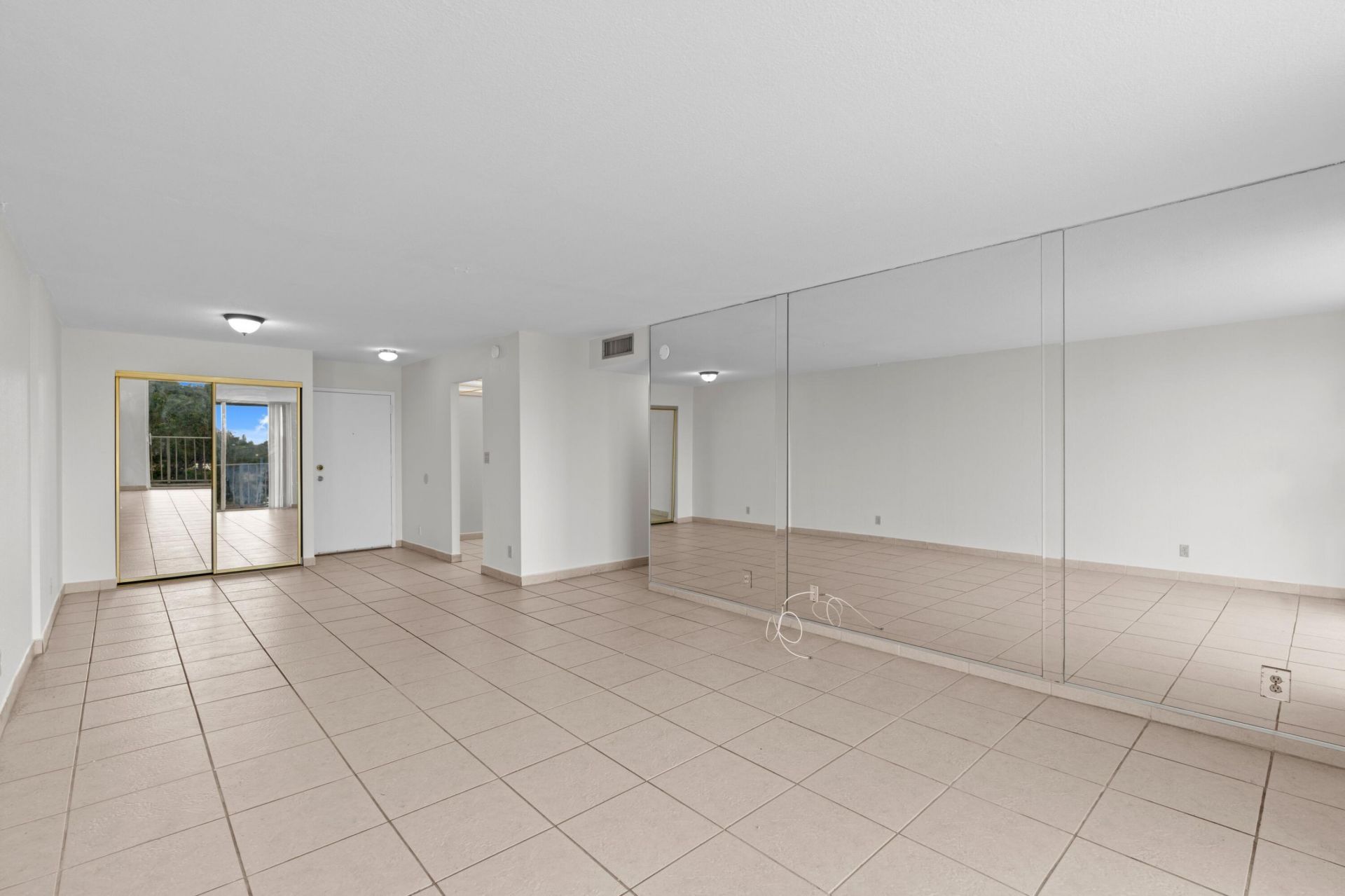 500 Executive Center Drive, Unit 3e, West Palm Beach, FL 33401 Photo