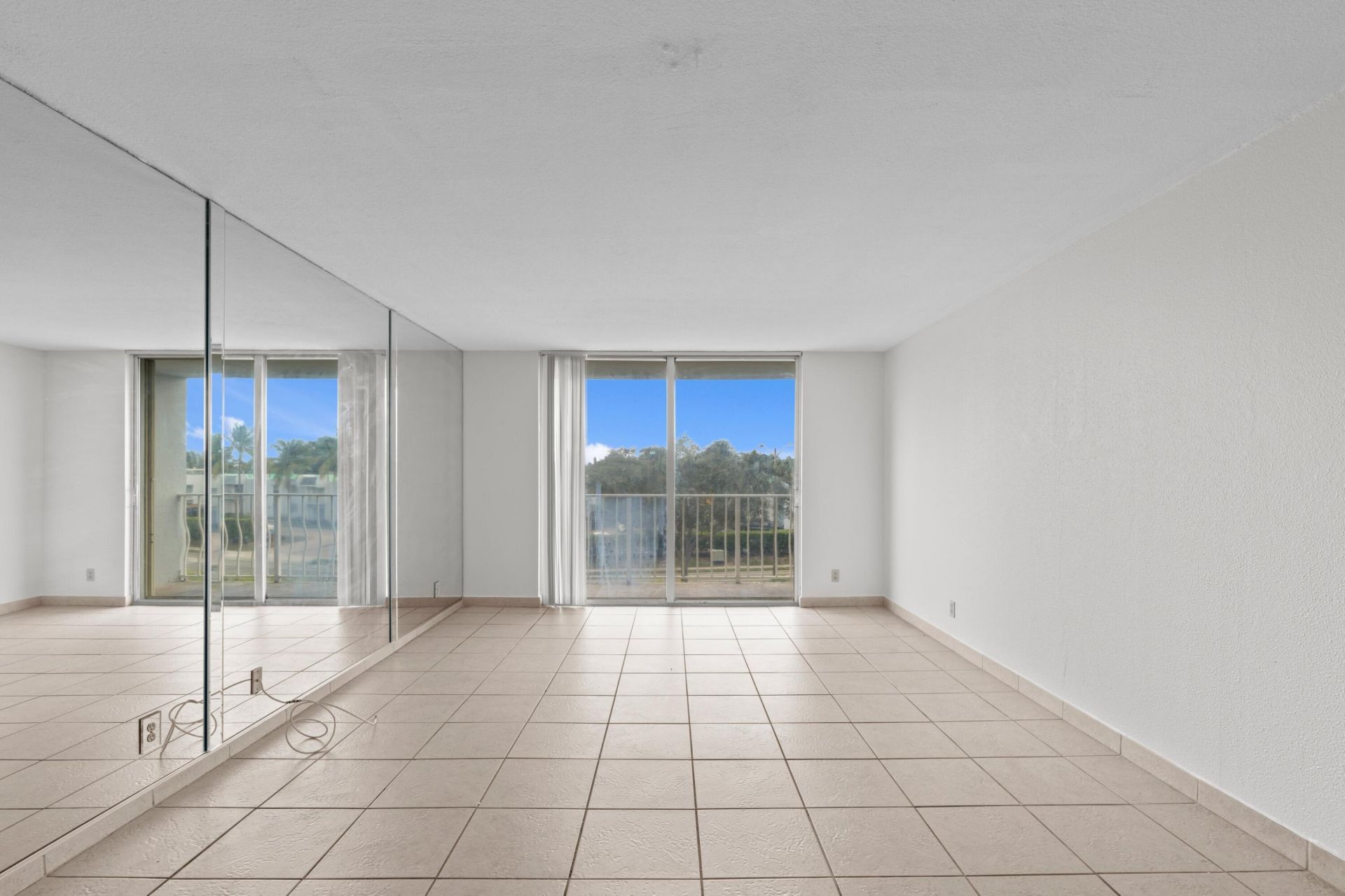 500 Executive Center Drive, Unit 3e, West Palm Beach, FL 33401 Photo