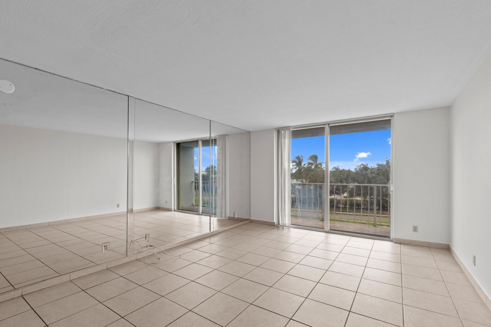 500 Executive Center Drive, Unit 3e, West Palm Beach, FL 33401 Photo