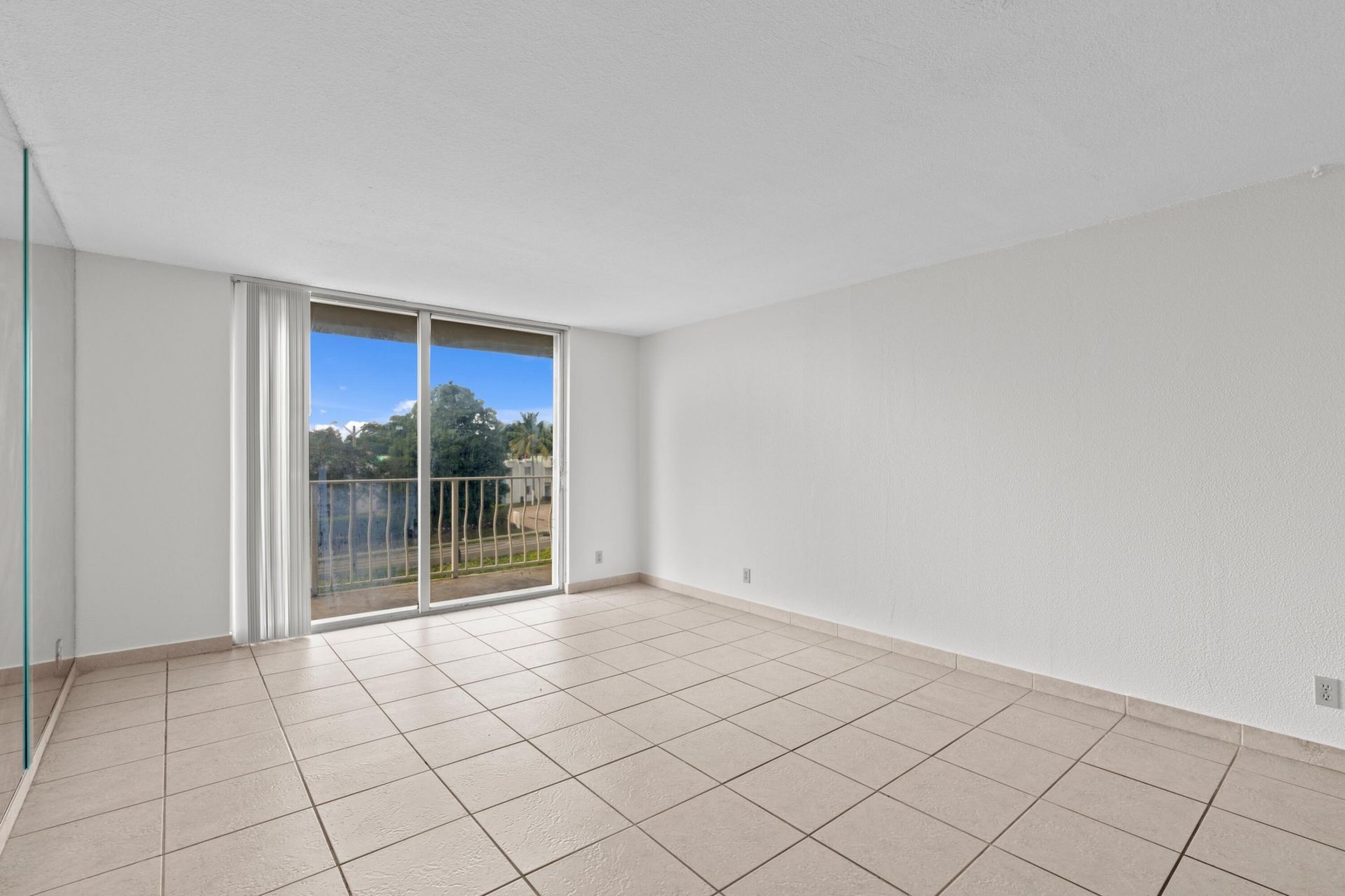 500 Executive Center Drive, Unit 3e, West Palm Beach, FL 33401 Photo