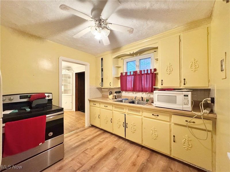 3925 Strandhill Road, Cleveland, OH 44128 Photo 5