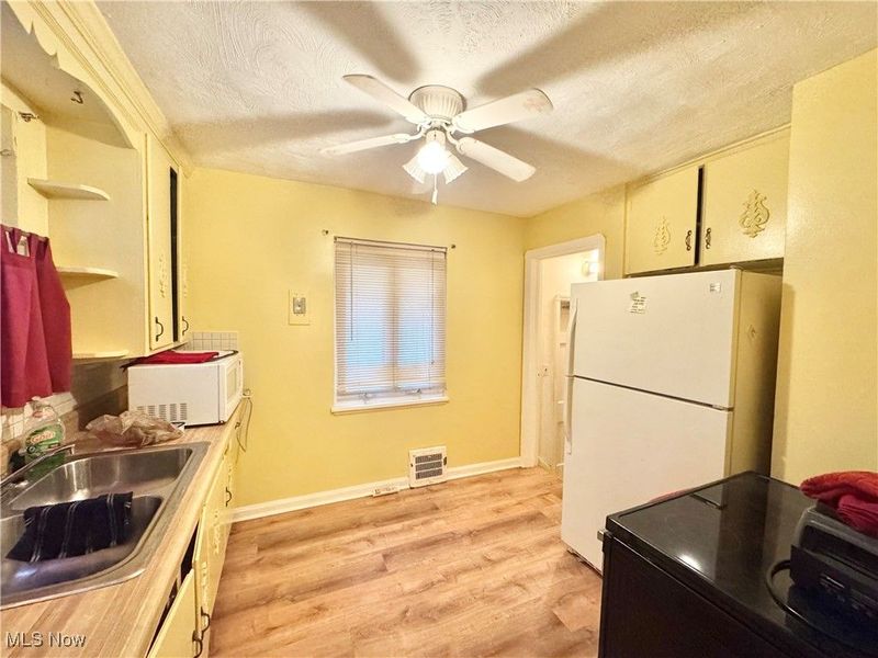 3925 Strandhill Road, Cleveland, OH 44128 Photo 6