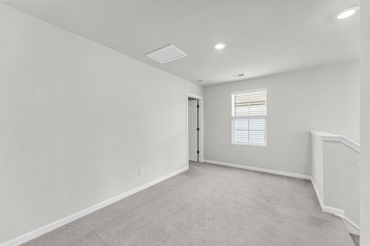 389 Matuskovic Drive Photo 17