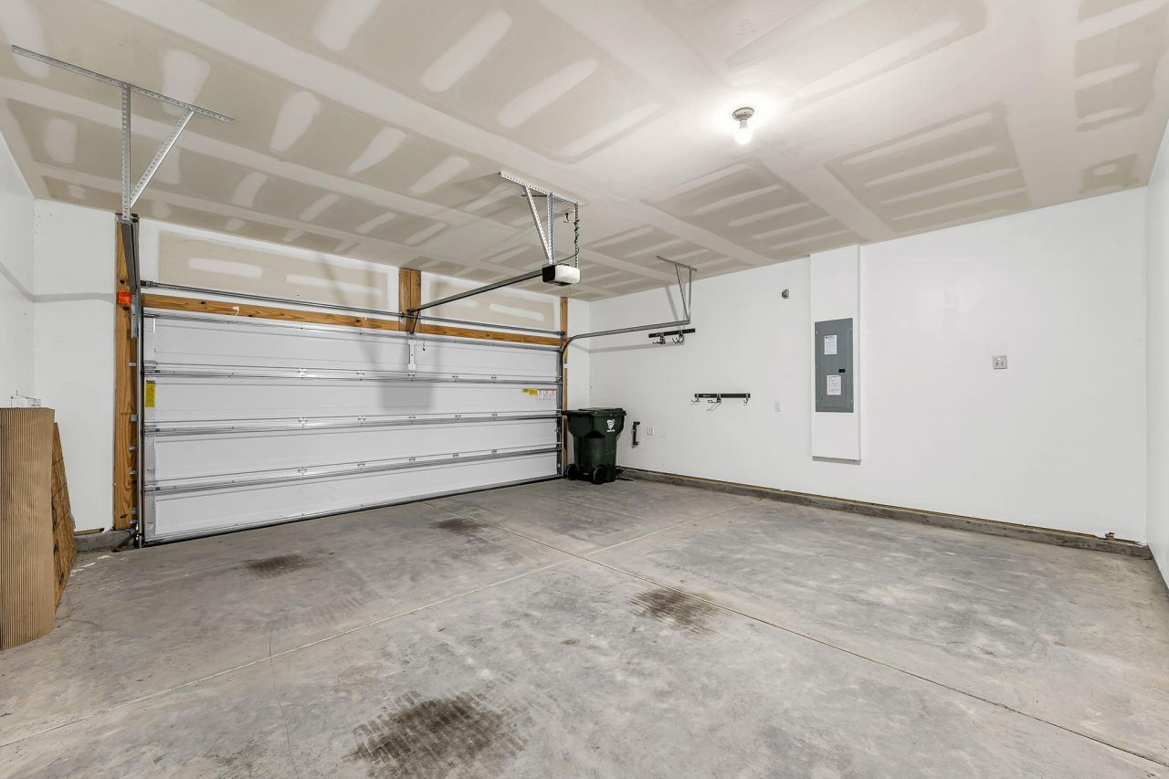 389 Matuskovic Drive Photo 35