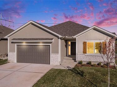 10101 N Oakland Avenue, Kansas City, MO 64157