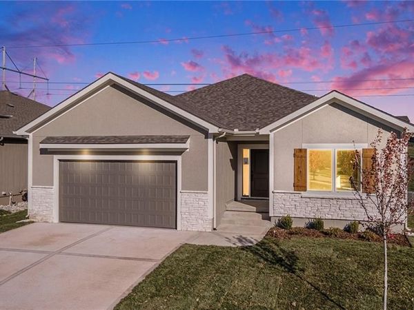 10101 N Oakland Avenue, Kansas City, MO 64157