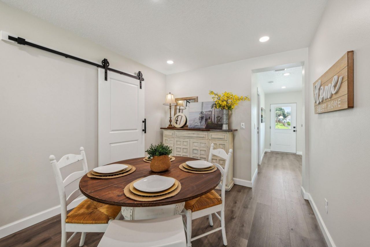 581 Hillside Court , Melbourne, FL 32935 Photo