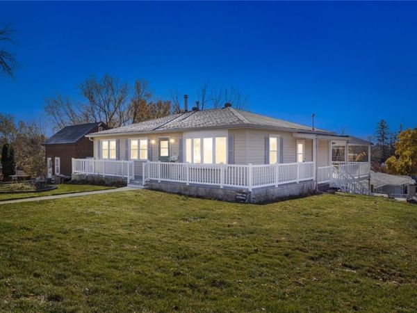 401 E Pine Street, Anamosa, IA 52205