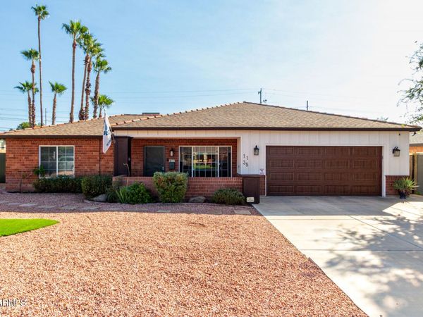 1135 E LAWRENCE Road, Phoenix, AZ 85014