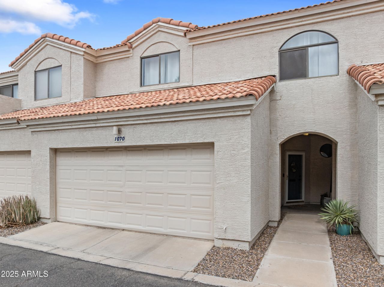 1070 E Sunburst Lane, Tempe, AZ 85284 Main Photo