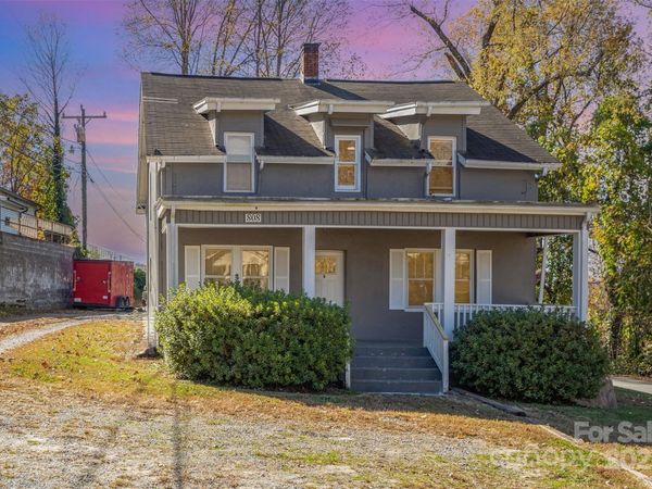808 Harrisburg Drive SW, Lenoir, NC 28645