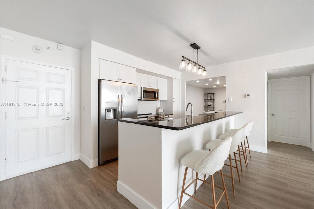 10350 W Bay Harbor Dr, Unit 10K, Bay Harbor Islands, FL 33154 Photo